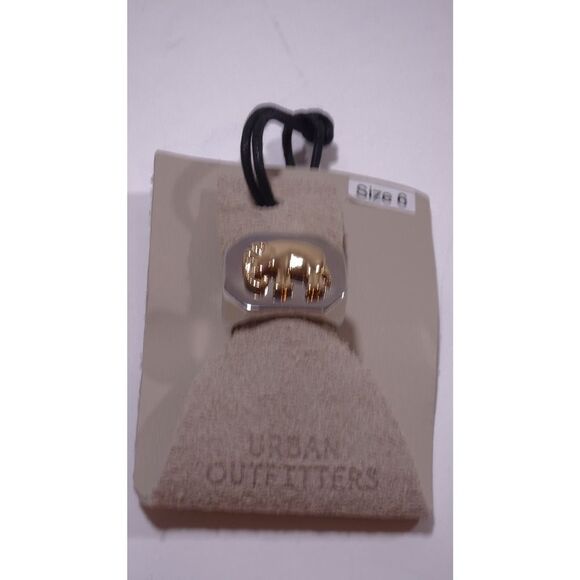Urban OutfittersWomen's Silver GOLD  elephant Signet Ring  Size 6  NWT $40.00 - Picture 2 of 6